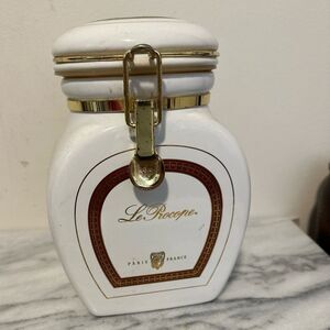 Le Recopé White and Gold Ceramic Jar